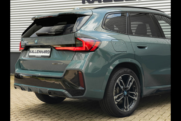 BMW X1 xDrive25e - M-Sport - Pano - Trekhaak - 19 inch - Camera