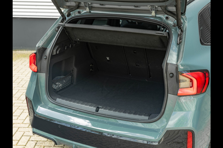 BMW X1 xDrive25e - M-Sport - Pano - Trekhaak - 19 inch - Camera