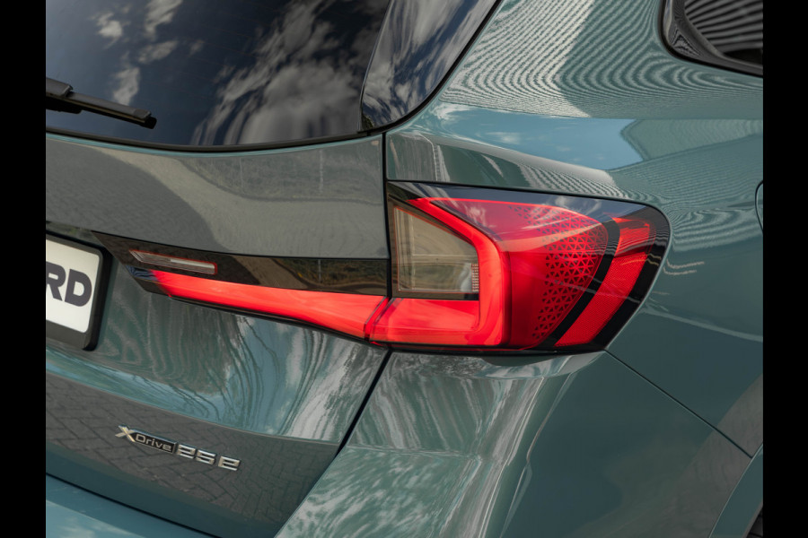 BMW X1 xDrive25e - M-Sport - Pano - Trekhaak - 19 inch - Camera