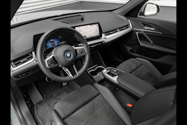 BMW X1 xDrive25e - M-Sport - Pano - Trekhaak - 19 inch - Camera