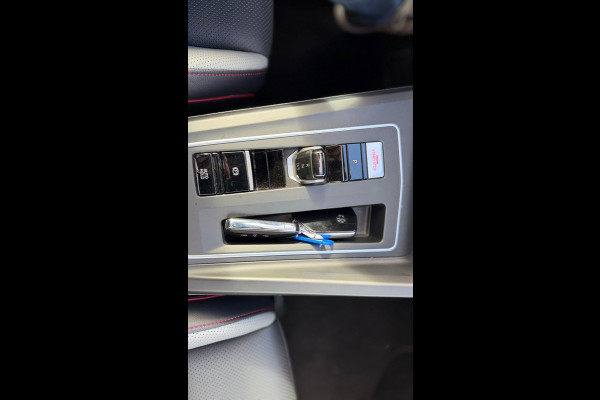 Volkswagen Golf 2.0 TSI GTI Panoramadak Leer Stoelverwarming/Verkoeling Camera Keyless entry