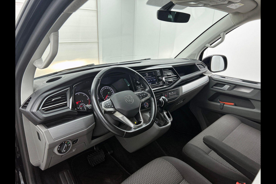 Volkswagen Transporter 2.0 TDI L2H1 Dubbele Cabine Highline Automaat Navigatie Carplay Parkeersensoren Trekhaak Adaptive Cruise control 6-zits