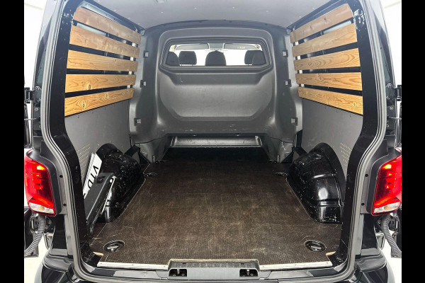 Volkswagen Transporter 2.0 TDI L2H1 Dubbele Cabine Highline Automaat Navigatie Carplay Parkeersensoren Trekhaak Adaptive Cruise control 6-zits