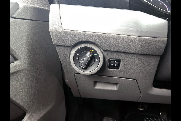 Volkswagen Transporter 2.0 TDI L2H1 Dubbele Cabine Highline Automaat Navigatie Carplay Parkeersensoren Trekhaak Adaptive Cruise control 6-zits