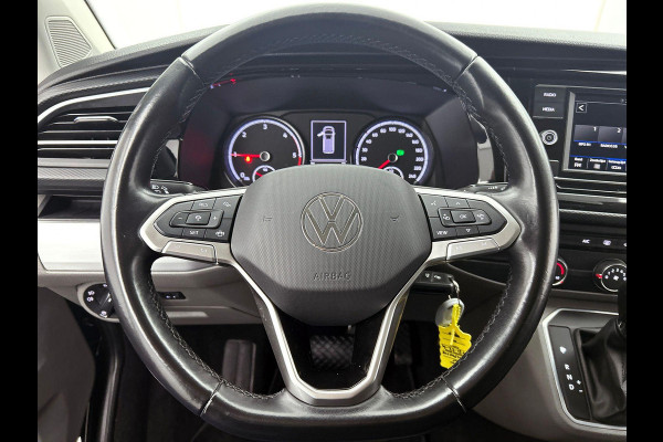 Volkswagen Transporter 2.0 TDI L2H1 Dubbele Cabine Highline Automaat Navigatie Carplay Parkeersensoren Trekhaak Adaptive Cruise control 6-zits
