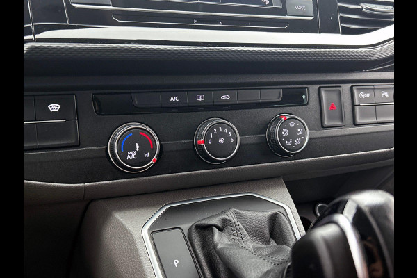 Volkswagen Transporter 2.0 TDI L2H1 Dubbele Cabine Highline Automaat Navigatie Carplay Parkeersensoren Trekhaak Adaptive Cruise control 6-zits