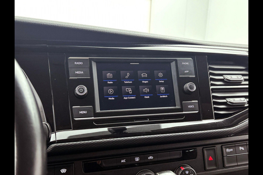 Volkswagen Transporter 2.0 TDI L2H1 Dubbele Cabine Highline Automaat Navigatie Carplay Parkeersensoren Trekhaak Adaptive Cruise control 6-zits