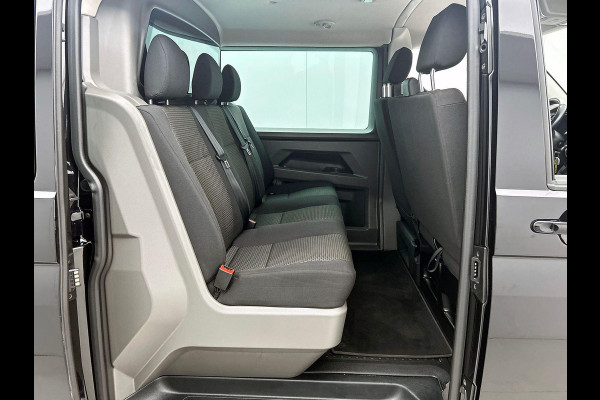 Volkswagen Transporter 2.0 TDI L2H1 Dubbele Cabine Highline Automaat Navigatie Carplay Parkeersensoren Trekhaak Adaptive Cruise control 6-zits