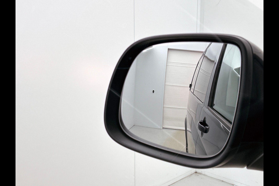 Volkswagen Transporter 2.0 TDI L2H1 Dubbele Cabine Highline Automaat Navigatie Carplay Parkeersensoren Trekhaak Adaptive Cruise control 6-zits