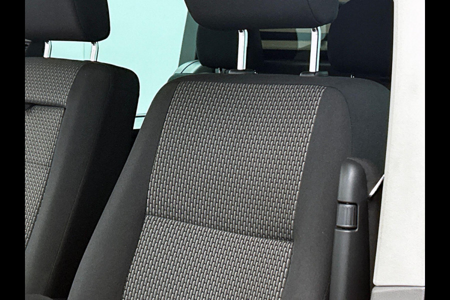 Volkswagen Transporter 2.0 TDI L2H1 Dubbele Cabine Highline Automaat Navigatie Carplay Parkeersensoren Trekhaak Adaptive Cruise control 6-zits