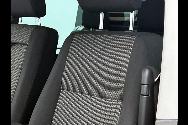 Volkswagen Transporter 2.0 TDI L2H1 Dubbele Cabine Highline Automaat Navigatie Carplay Parkeersensoren Trekhaak Adaptive Cruise control 6-zits