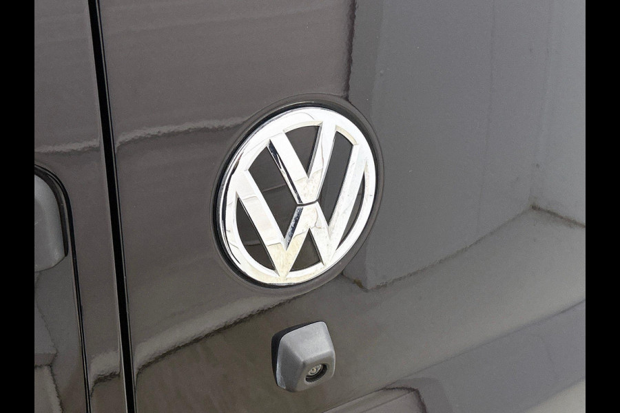 Volkswagen Transporter 2.0 TDI L2H1 Dubbele Cabine Highline Automaat Navigatie Carplay Parkeersensoren Trekhaak Adaptive Cruise control 6-zits