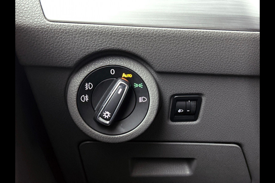 Volkswagen Transporter 2.0TDI L2H1 150PK Highline Dubbele Cabine Automaat Automaat Adaptive Cruise Control Airco Parkeersensoren Lichtmetalen velgen