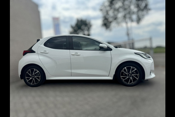 Toyota Yaris 1.5 Hybrid Dynamic CARPLAY / 4-SEIZ. BANDEN / RESERVE WIEL / STOELVERW. / CRUISE / ACHTERUITRIJCAMERA / LMV