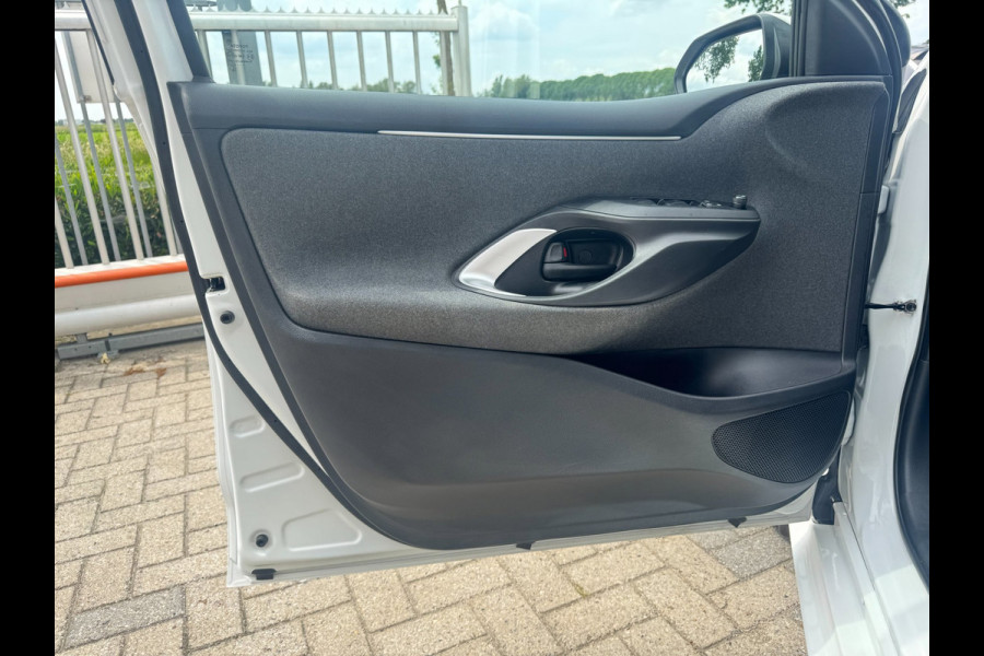 Toyota Yaris 1.5 Hybrid Dynamic CARPLAY / 4-SEIZ. BANDEN / RESERVE WIEL / STOELVERW. / CRUISE / ACHTERUITRIJCAMERA / LMV