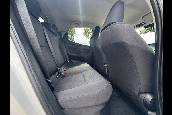 Toyota Yaris 1.5 Hybrid Dynamic CARPLAY / 4-SEIZ. BANDEN / RESERVE WIEL / STOELVERW. / CRUISE / ACHTERUITRIJCAMERA / LMV