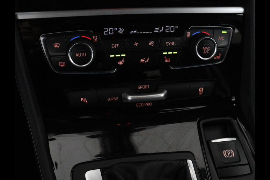 BMW 2 Serie Active Tourer 225xe iPerformance Sport Line | SOH 88,1% | Panoramadak | Stoelverwarming | Harman/Kardon | Carplay | Sportstoelen | Head-Up | Camera | Navigatie | DAB | Park Assist | PHEV | Plug In