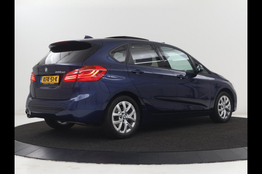 BMW 2 Serie Active Tourer 225xe iPerformance Sport Line | SOH 88,1% | Panoramadak | Stoelverwarming | Harman/Kardon | Carplay | Sportstoelen | Head-Up | Camera | Navigatie | DAB | Park Assist | PHEV | Plug In