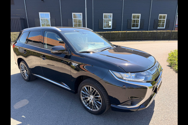 Mitsubishi Outlander 2.4 PHEV AWD PURE PLUG IN HYBRIDE CAMERA CARPLAY LED-XENON