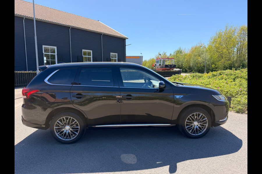 Mitsubishi Outlander 2.4 PHEV AWD PURE PLUG IN HYBRIDE CAMERA CARPLAY LED-XENON