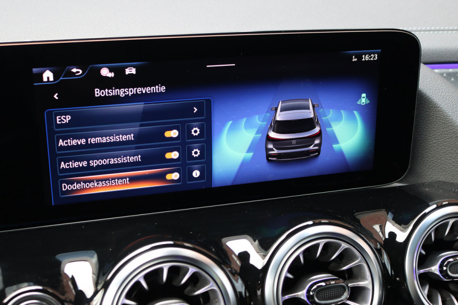 Mercedes-Benz EQA 250+ AMG Line 71 kWh | Facelift | 37.000,- ex BTW | Panoramadak | Distronic | Memory | Leder | Keyless Go | Surround Camera | Exclusief-pakket | Apple Carplay/Android Auto |