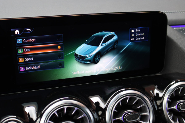 Mercedes-Benz EQA 250+ AMG Line 71 kWh | Facelift | 37.000,- ex BTW | Panoramadak | Distronic | Memory | Leder | Keyless Go | Surround Camera | Exclusief-pakket | Apple Carplay/Android Auto |