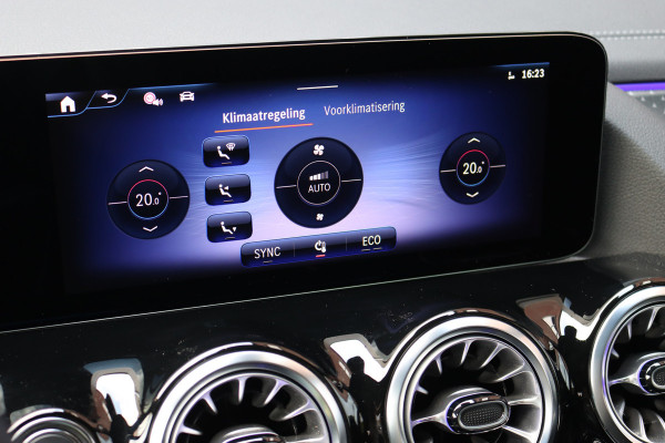 Mercedes-Benz EQA 250+ AMG Line 71 kWh | Facelift | 37.000,- ex BTW | Panoramadak | Distronic | Memory | Leder | Keyless Go | Surround Camera | Exclusief-pakket | Apple Carplay/Android Auto |
