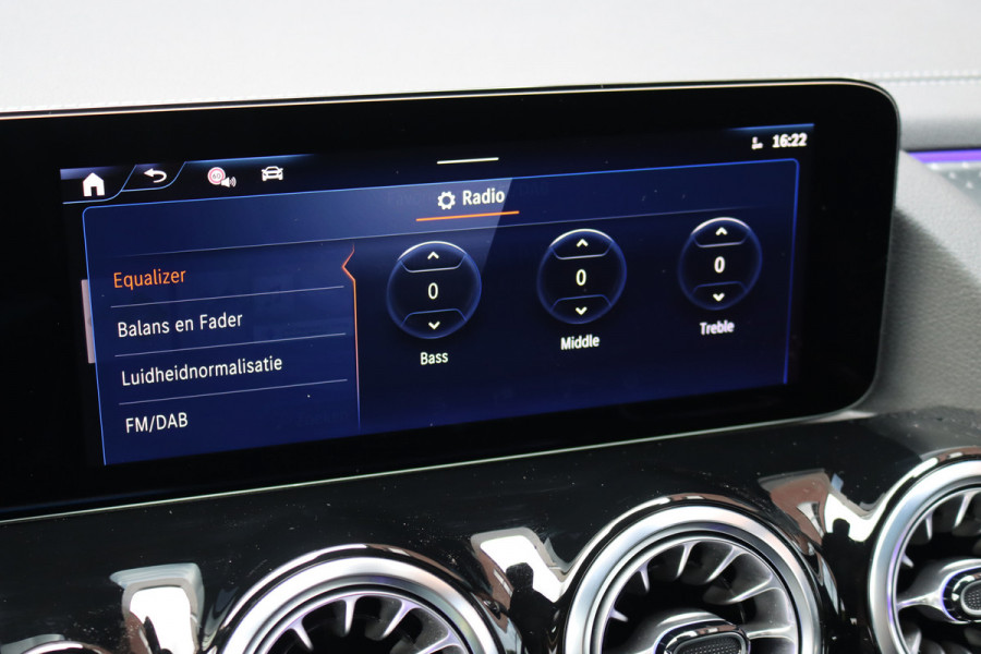 Mercedes-Benz EQA 250+ AMG Line 71 kWh | Facelift | 37.000,- ex BTW | Panoramadak | Distronic | Memory | Leder | Keyless Go | Surround Camera | Exclusief-pakket | Apple Carplay/Android Auto |