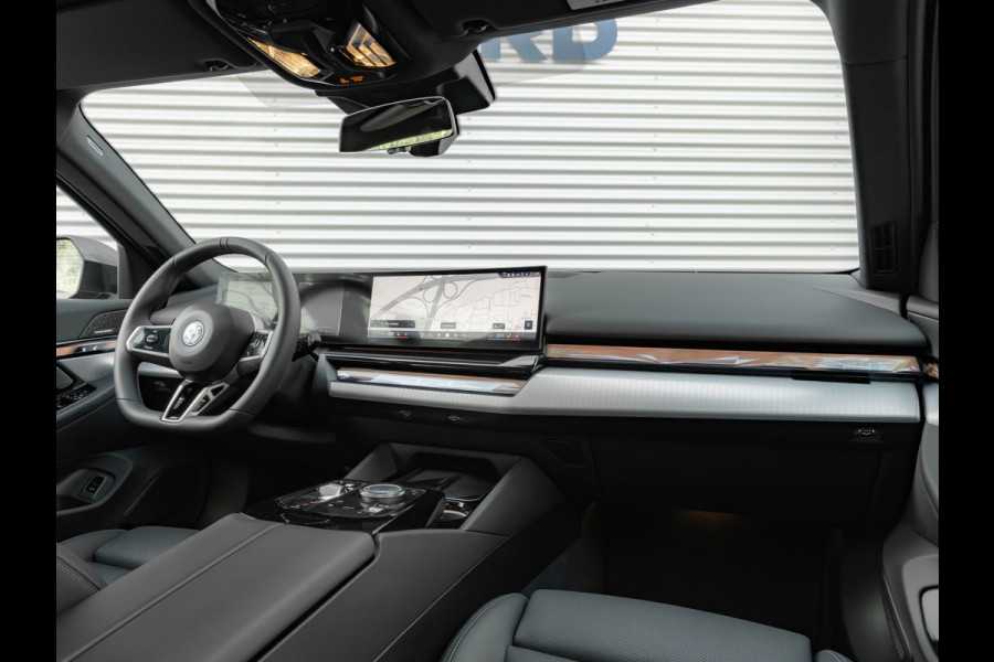 BMW 5 Serie Touring 530e M-Sport Pro - Pano - Trekhaak - ACC - Head-up - Harman Kardon