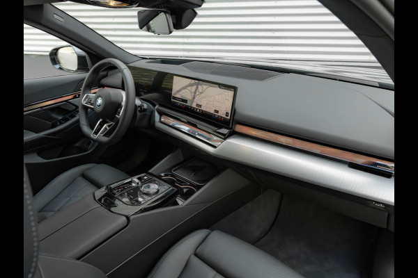 BMW 5 Serie Touring 530e M-Sport Pro - Pano - Trekhaak - ACC - Head-up - Harman Kardon