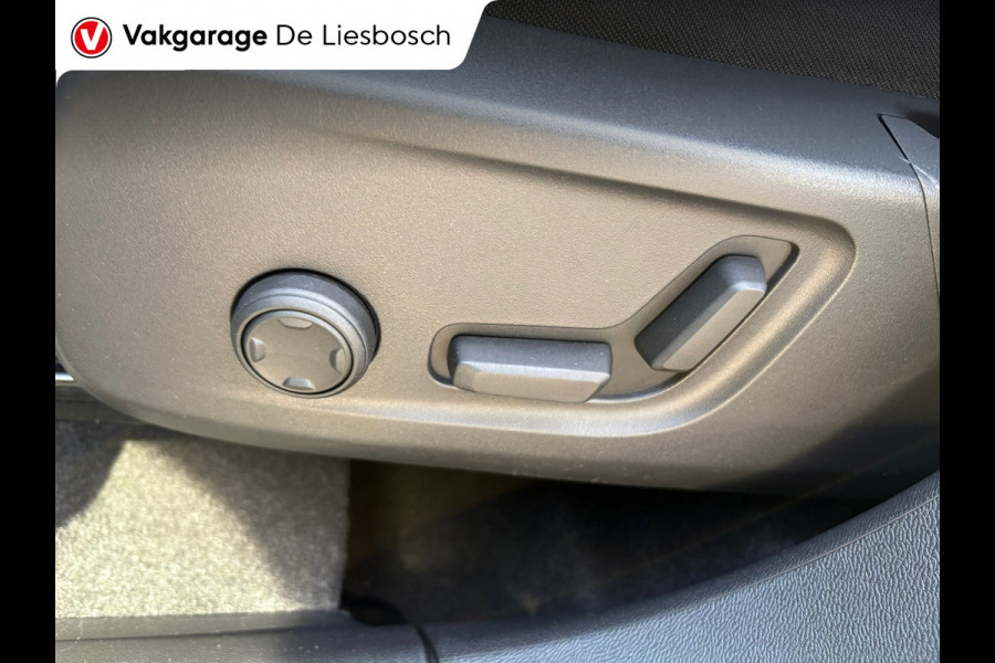 Volvo XC40 1.5 T4 Plug-in hybrid Plus Dark / Panorama-dak / Harman-Kardon / camera / stuur en stoel verwarming