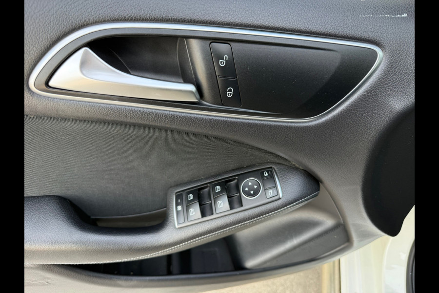 Mercedes-Benz B-Klasse 220 d / APK / AIRCO / Rijdt en schakelt goed / Inruil Mogelijk.