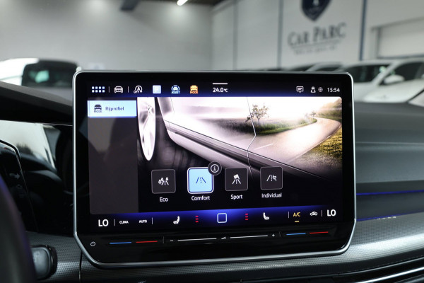 Volkswagen Golf 1.5 eTSI R-Line Edition LED/VIRTUAL/SFEER/PANO/ALCANTARA+S.VERWARMING+MEMORY/19" LMV/ACC/ECC/12 MND GARANTIE!