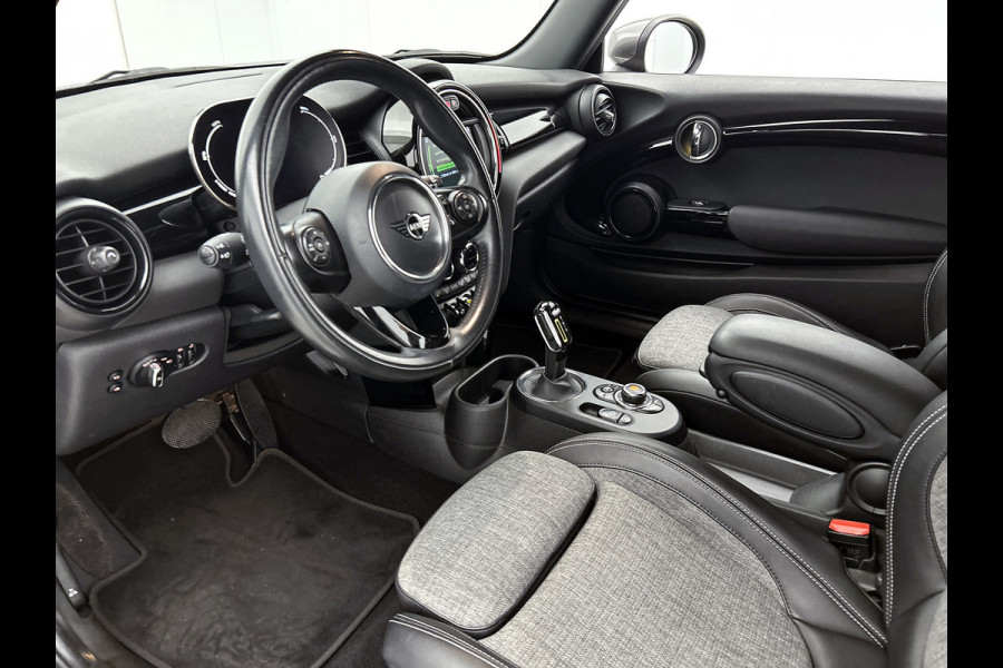 MINI Cooper SE Electric Yours 33 kWh (Dealer Onderh, Camera, Navi, StoelV, PDC, Climate Con, Etc)