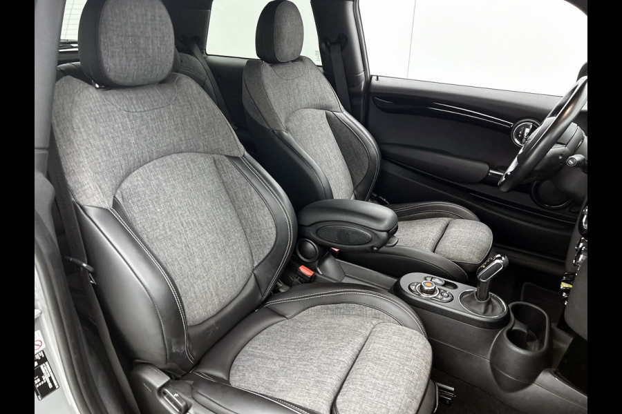MINI Cooper SE Electric Yours 33 kWh (Dealer Onderh, Camera, Navi, StoelV, PDC, Climate Con, Etc)