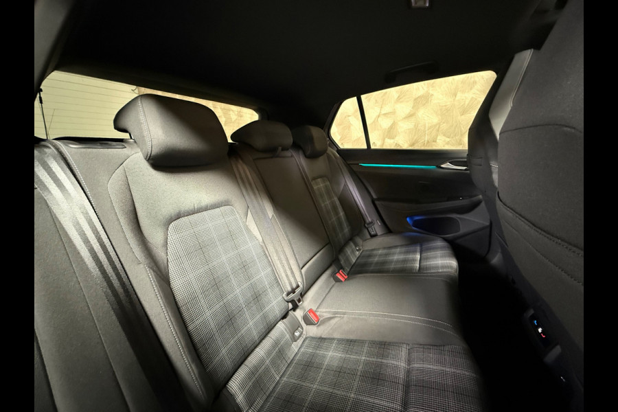 Volkswagen Golf 2.0 TDI GTD |Sfeerverlichting | Stuur/Stoelverwarming | Pano | Camera | Carplay