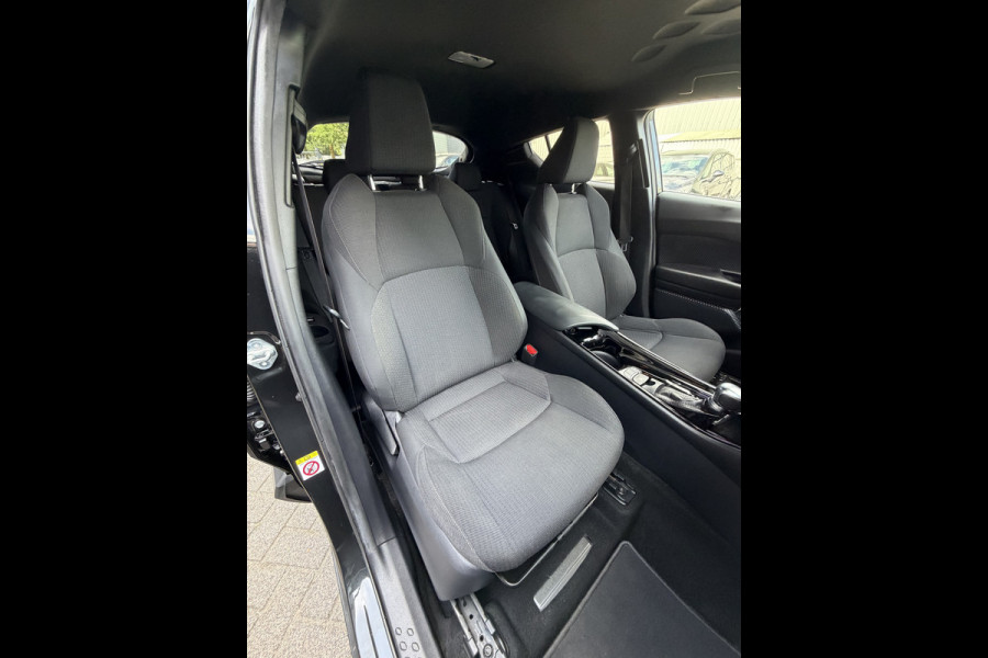 Toyota C-HR 1.8 Hybrid Business Intro (Trekhaak - Camera - Stoelverwarming - Keyless Entry - 18"incl 4S - Adaptieve Cruise Controle - Automa