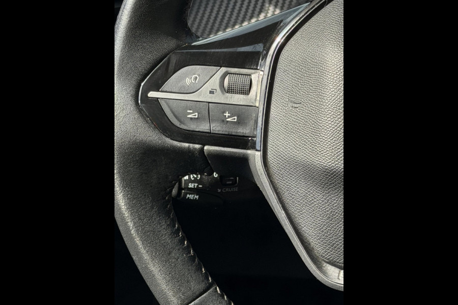 Peugeot 2008 1.2 PureTech Active Pack 107.000 KM - Apple CarPlay / Navigatie I Airco I LED I Sport velgen I Dealer onderhouden