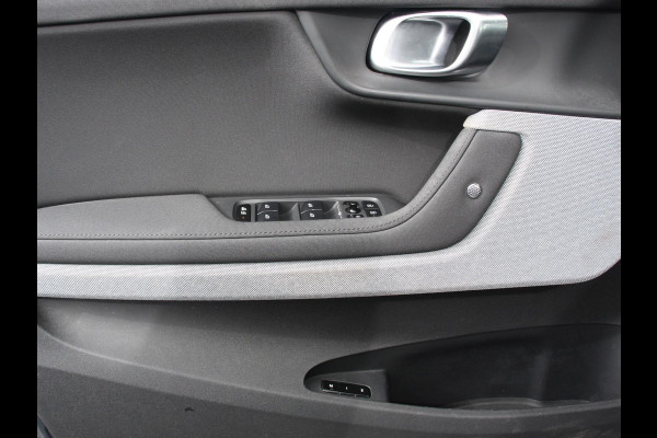 Polestar 2 Standard Range Single Motor 63kWh Climate control Cruise control Panorama dak Parkeersensoren + Camera Trekhaak Voorstoelen verwarmd Apple Carplay/ Android Auto