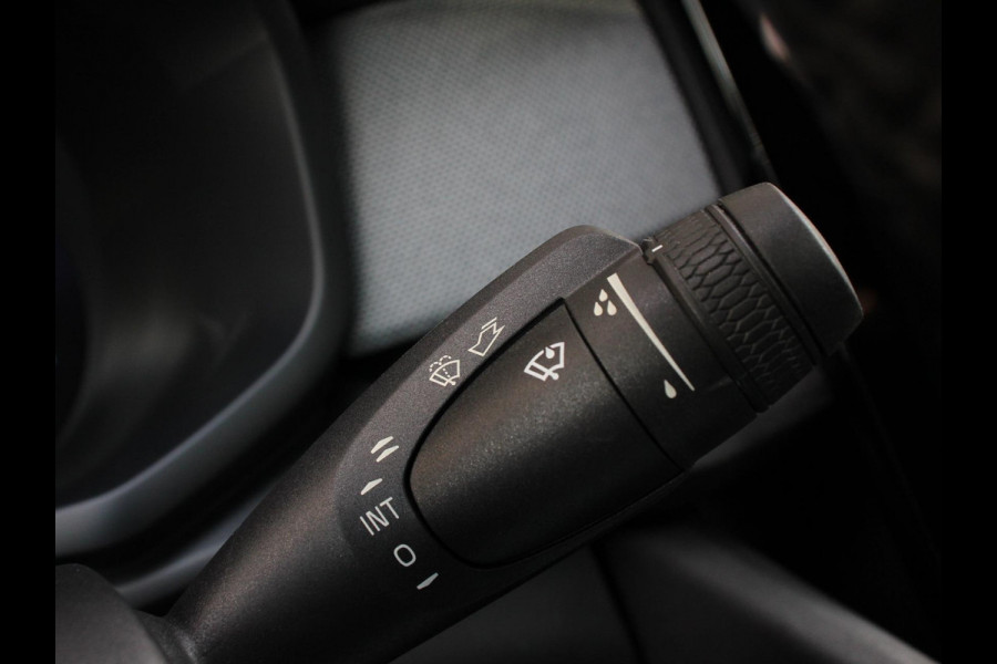 Polestar 2 Standard Range Single Motor 63kWh Climate control Cruise control Panorama dak Parkeersensoren + Camera Trekhaak Voorstoelen verwarmd Apple Carplay/ Android Auto