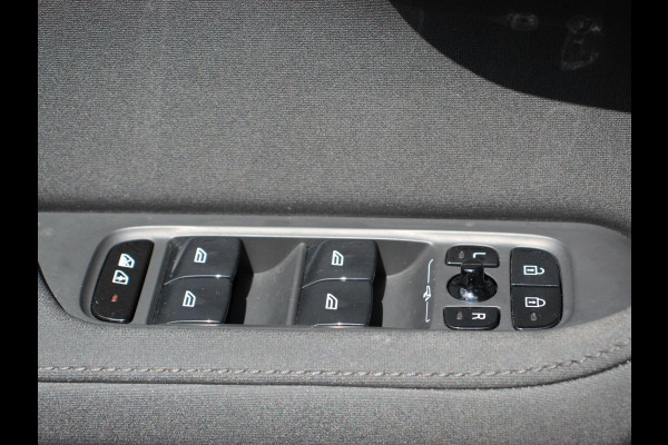 Polestar 2 Standard Range Single Motor 63kWh Climate control Cruise control Panorama dak Parkeersensoren + Camera Trekhaak Voorstoelen verwarmd Apple Carplay/ Android Auto