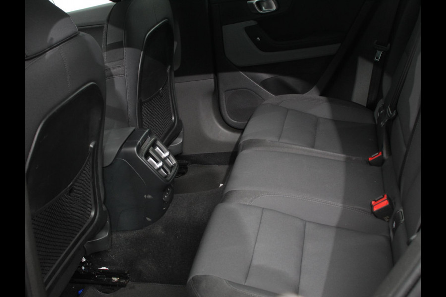 Polestar 2 Standard Range Single Motor 63kWh Climate control Cruise control Panorama dak Parkeersensoren + Camera Trekhaak Voorstoelen verwarmd Apple Carplay/ Android Auto