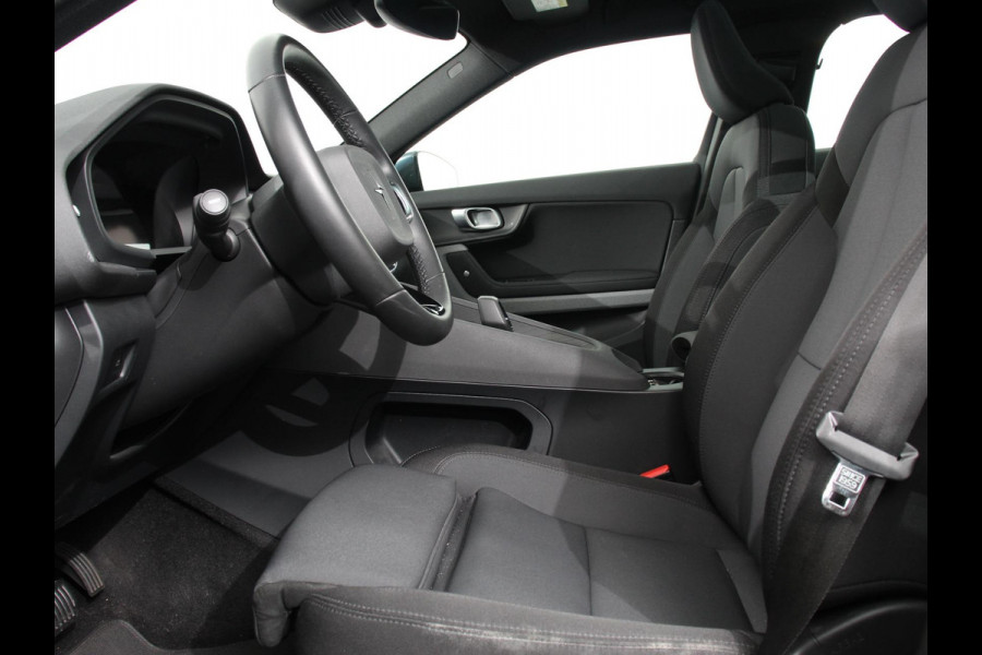 Polestar 2 Standard Range Single Motor 63kWh Climate control Cruise control Panorama dak Parkeersensoren + Camera Trekhaak Voorstoelen verwarmd Apple Carplay/ Android Auto