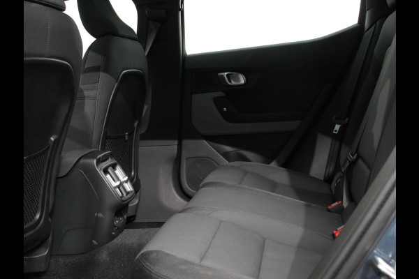 Polestar 2 Standard Range Single Motor 63kWh Climate control Cruise control Panorama dak Parkeersensoren + Camera Trekhaak Voorstoelen verwarmd Apple Carplay/ Android Auto
