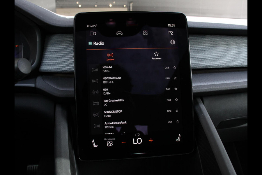Polestar 2 Standard Range Single Motor 63kWh Climate control Cruise control Panorama dak Parkeersensoren + Camera Trekhaak Voorstoelen verwarmd Apple Carplay/ Android Auto