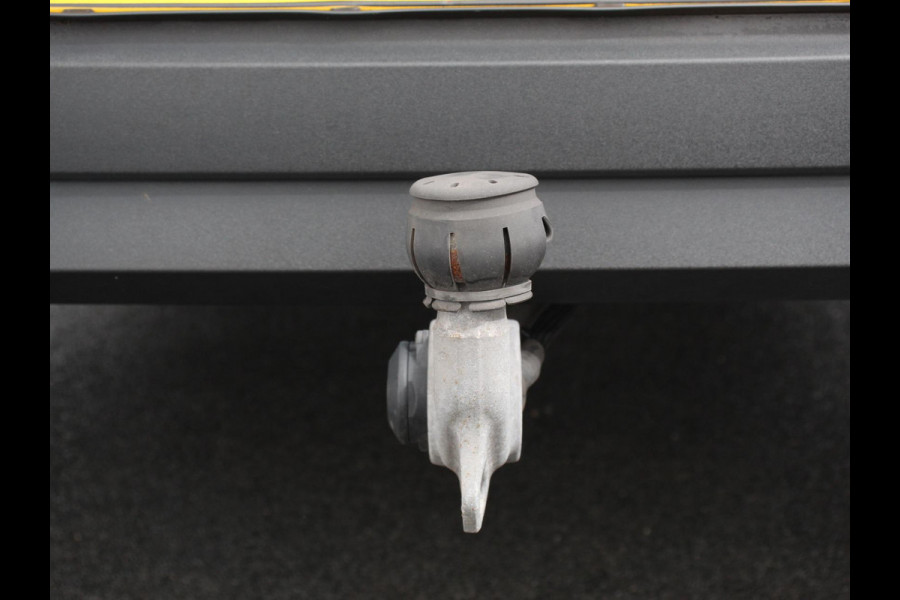 Polestar 2 Standard Range Single Motor 63kWh Climate control Cruise control Panorama dak Parkeersensoren + Camera Trekhaak Voorstoelen verwarmd Apple Carplay/ Android Auto