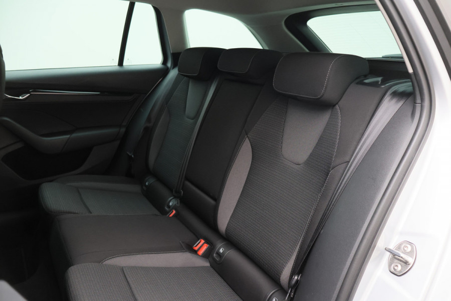Škoda Octavia Combi 1.0 TSI Business Edition Virtual Cockpit, Cruise,  Apple Carplay, Sfeerverlichting, LED, DAB, PDC, 16''