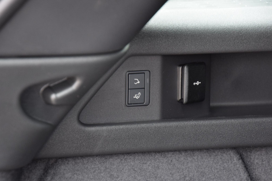 Land Rover Discovery Sport P270e PHEV Business Landmark Edition