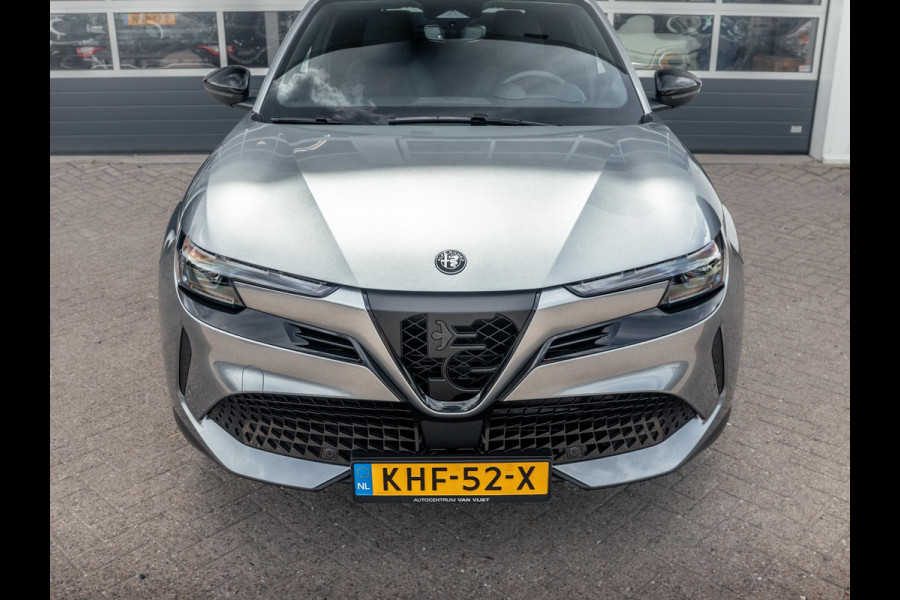 Alfa Romeo junior Elettrica Speciale 54 kWh | Techno Pack | Warmtepomp | Verwarmbare Voorruit | Arese Silver