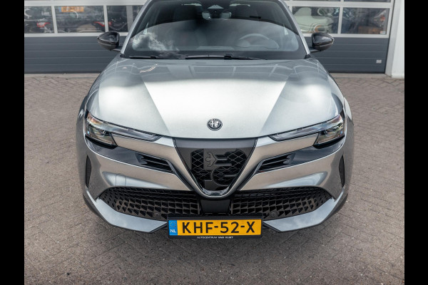 Alfa Romeo junior Elettrica Speciale 54 kWh | Techno Pack | Warmtepomp | Verwarmbare Voorruit | Arese Silver